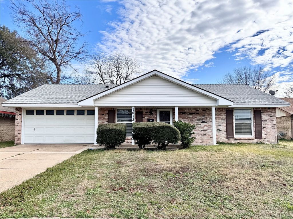 1613 Squire Court, Grand Prairie, TX 75051