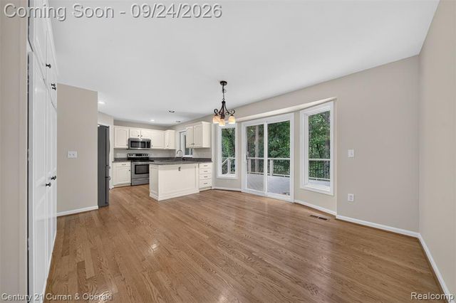 1230 Cottonwood Street, Lake Orion, MI 48360