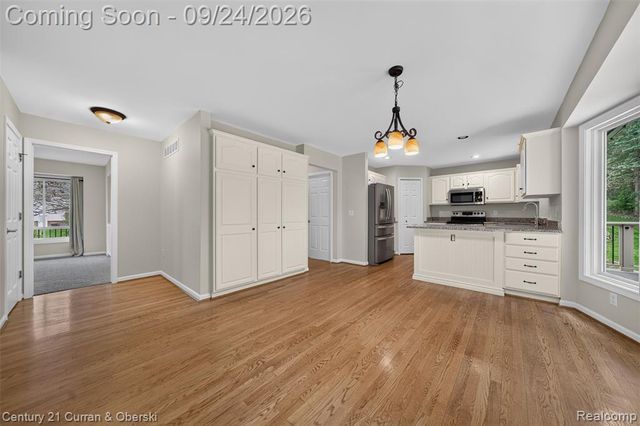 1230 Cottonwood Street, Lake Orion, MI 48360
