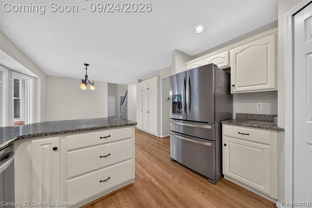 1230 Cottonwood Street, Lake Orion, MI 48360