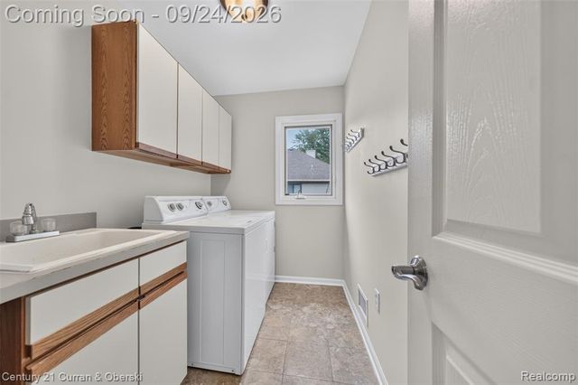 1230 Cottonwood Street, Lake Orion, MI 48360