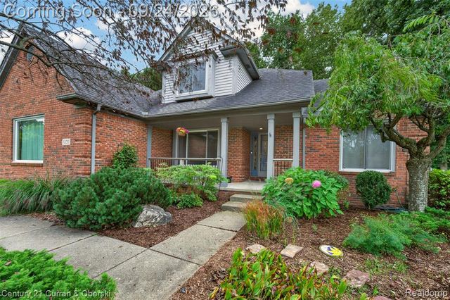 1230 Cottonwood Street, Lake Orion, MI 48360