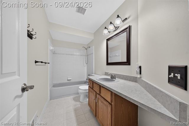 1230 Cottonwood Street, Lake Orion, MI 48360