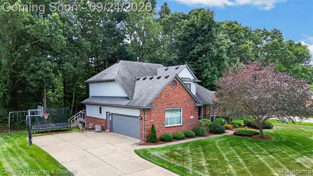 1230 Cottonwood Street, Lake Orion, MI 48360