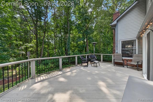 1230 Cottonwood Street, Lake Orion, MI 48360