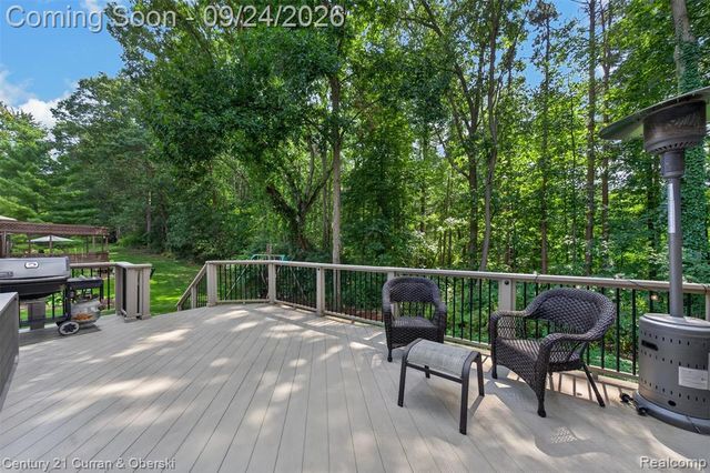 1230 Cottonwood Street, Lake Orion, MI 48360