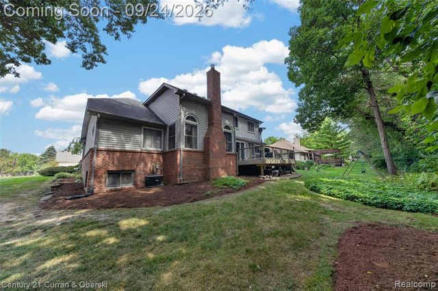 1230 Cottonwood Street, Lake Orion, MI 48360