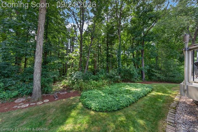 1230 Cottonwood Street, Lake Orion, MI 48360