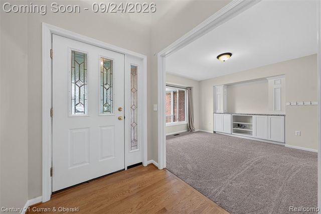 1230 Cottonwood Street, Lake Orion, MI 48360