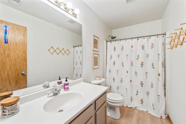 445 Boulder Ridge Court, Pleasant Hill, IA 50327