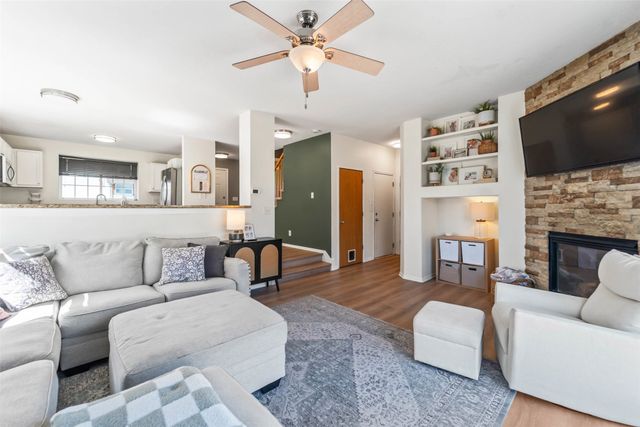 445 Boulder Ridge Court, Pleasant Hill, IA 50327