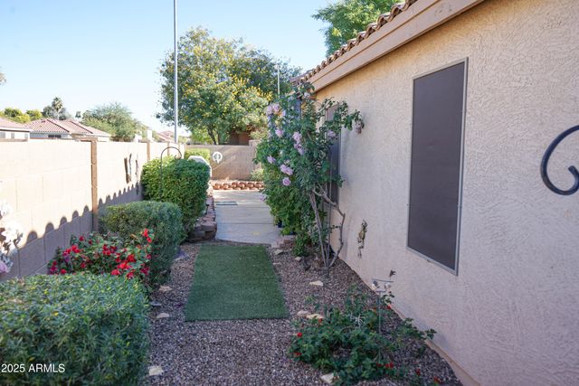 2323 E PEACH TREE Drive, Chandler, AZ 85249