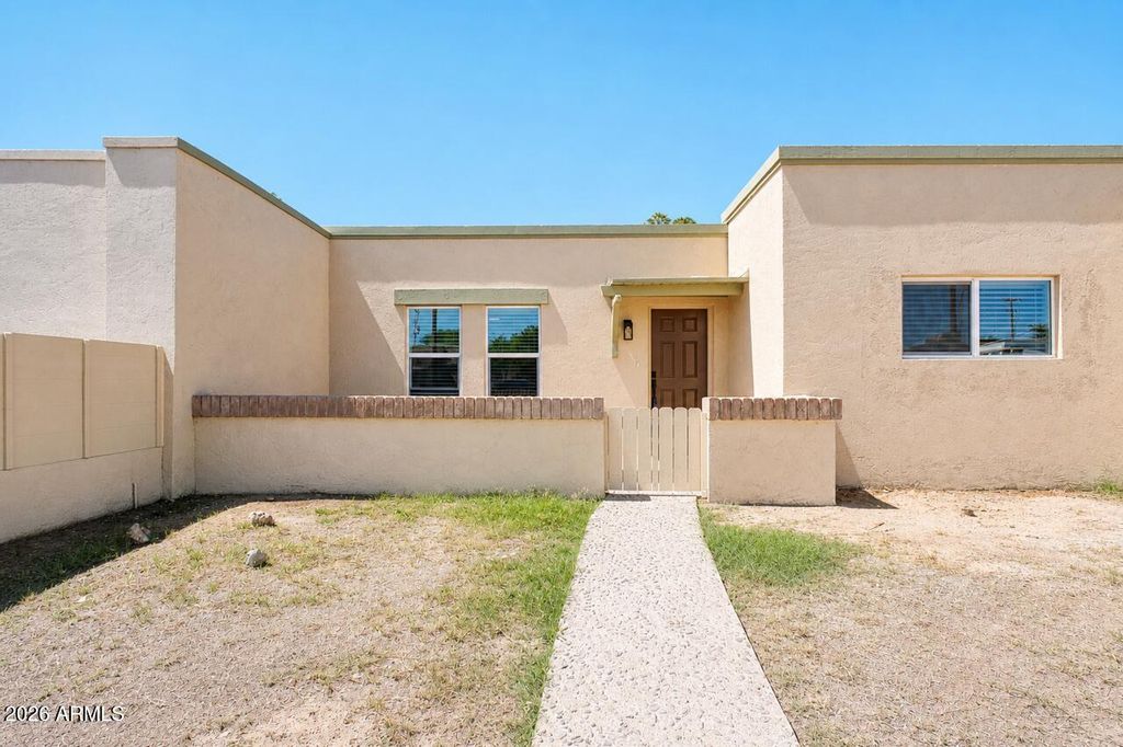 552 N HOBSON Plaza, Mesa, AZ 85203 — photo 2