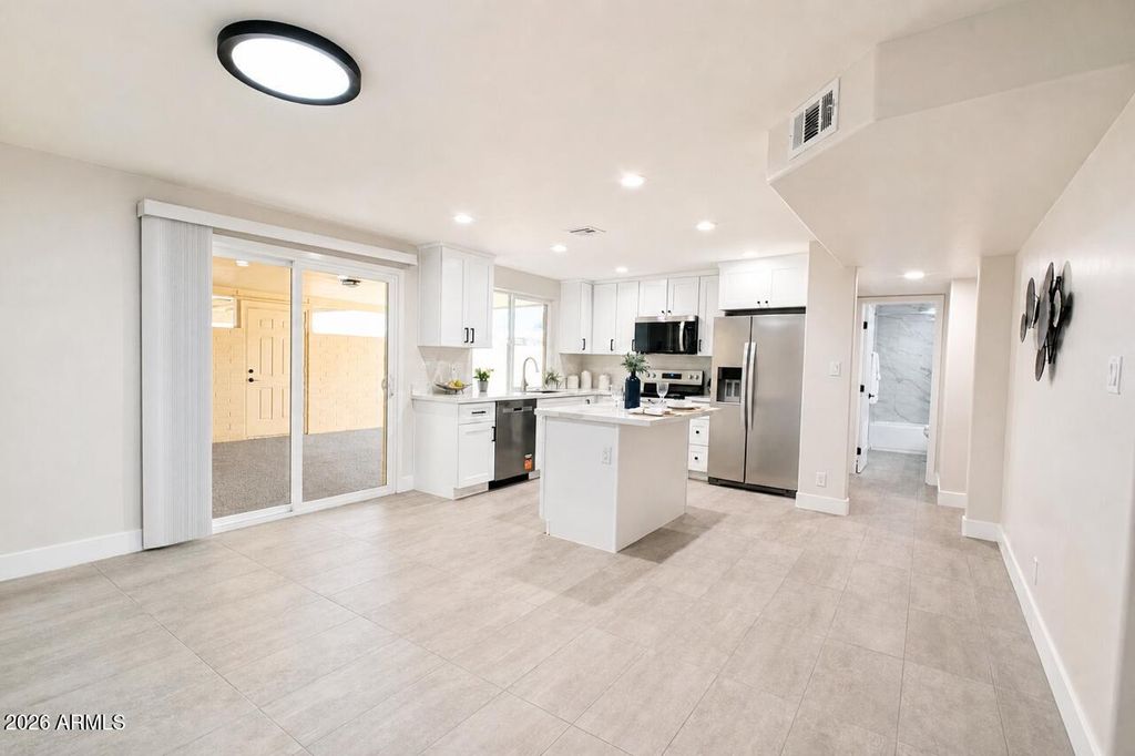 552 N HOBSON Plaza, Mesa, AZ 85203 — photo 3