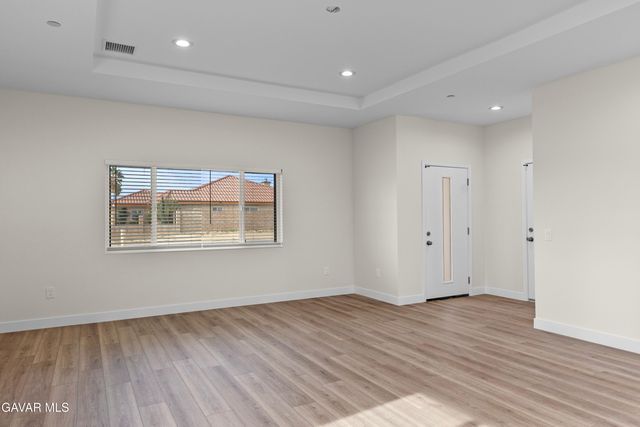 8633 Hickory Drive, California City, CA 93505