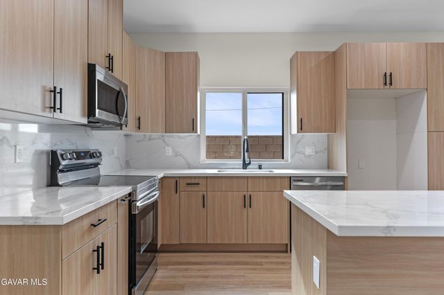 8633 Hickory Drive, California City, CA 93505