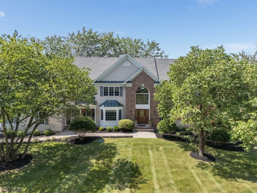3 Montaine Pl, Clinton Twp., NJ 08833