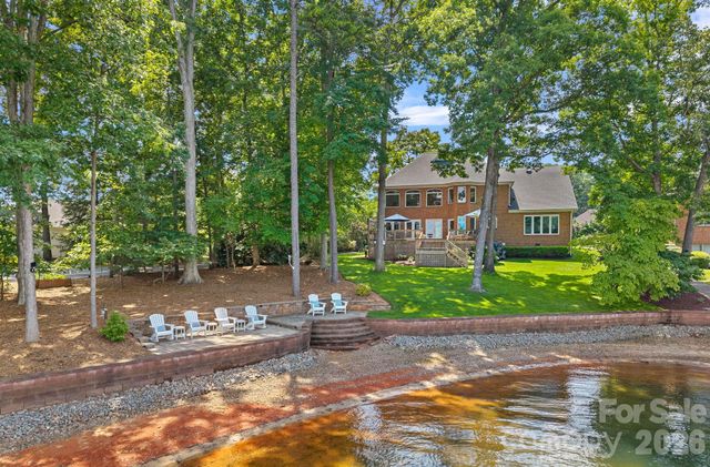 8160 Waterford Drive, Stanley, NC 28164