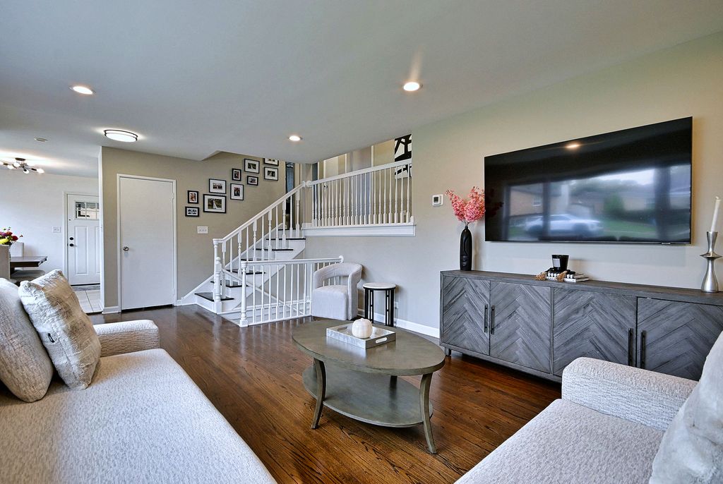 1652 Heidorn Avenue, Westchester, IL 60154 — photo 4