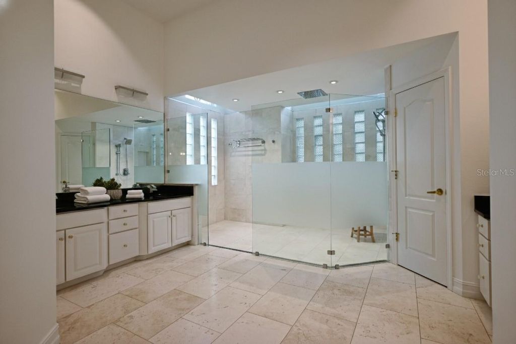 Image 16 of property listing at Address unavailable.