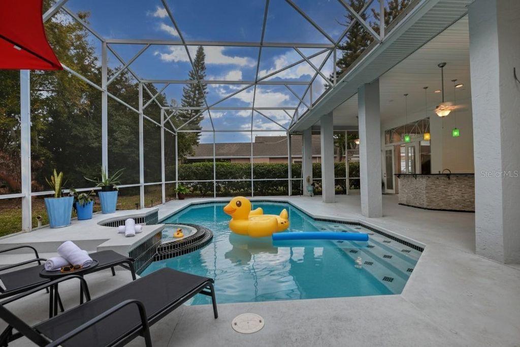 Image 19 of property listing at Address unavailable.