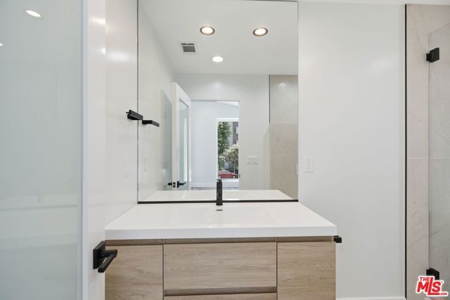 11611 Burbank Boulevard, Los Angeles, CA 91601