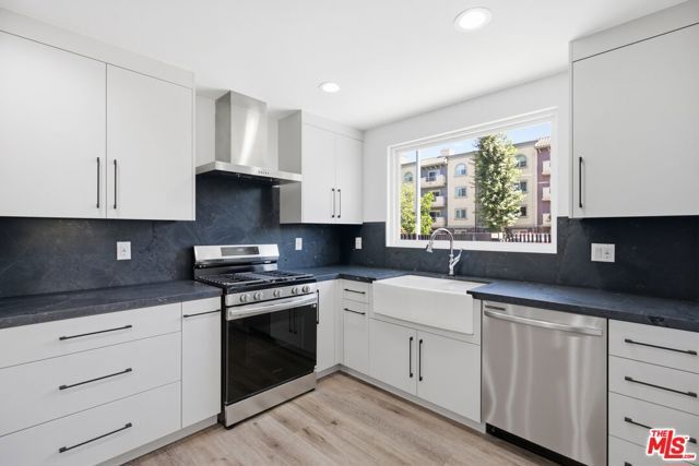 11611 Burbank Boulevard, Los Angeles, CA 91601