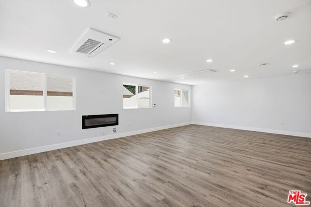 11611 Burbank Boulevard, Los Angeles, CA 91601