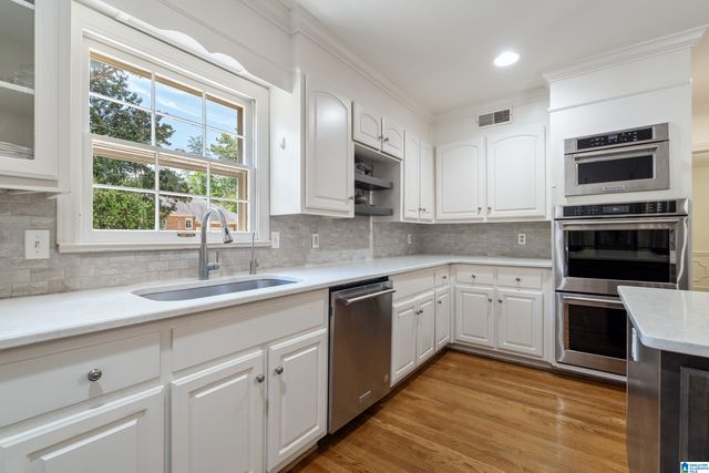 2913 N WOODRIDGE ROAD, Mountain Brook, AL 35223