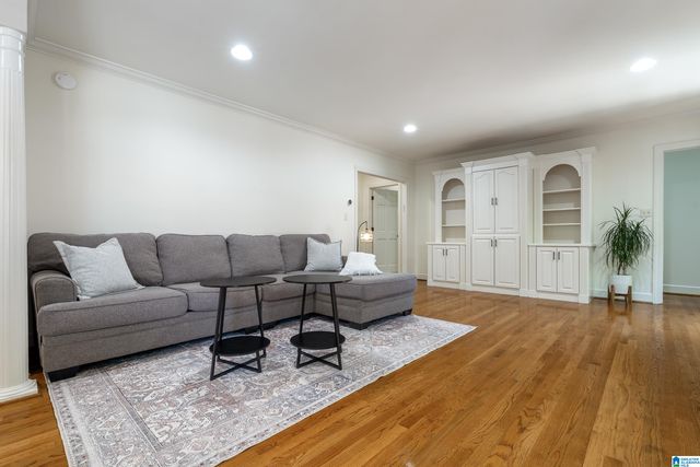 2913 N WOODRIDGE ROAD, Mountain Brook, AL 35223