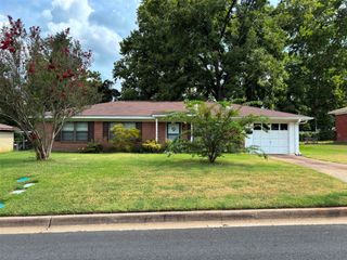 116 Clearview Drive, Palestine, TX 75803