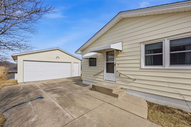 3422 Dennis Drive NW, Cedar Rapids, IA 52405