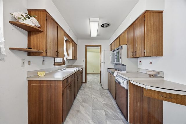 3422 Dennis Drive NW, Cedar Rapids, IA 52405