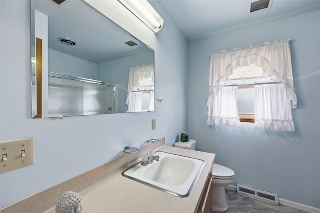 3422 Dennis Drive NW, Cedar Rapids, IA 52405