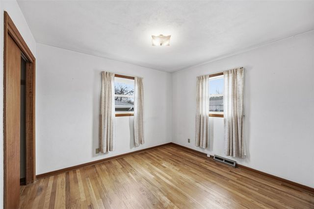 3422 Dennis Drive NW, Cedar Rapids, IA 52405