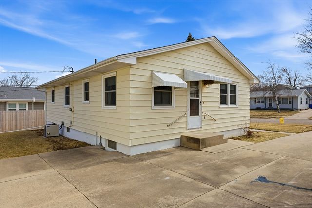 3422 Dennis Drive NW, Cedar Rapids, IA 52405