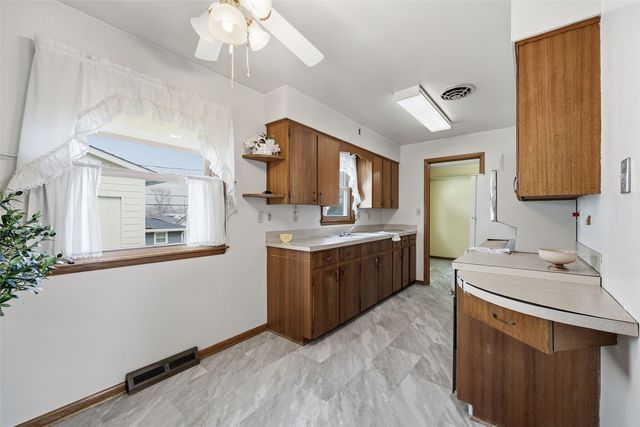 3422 Dennis Drive NW, Cedar Rapids, IA 52405