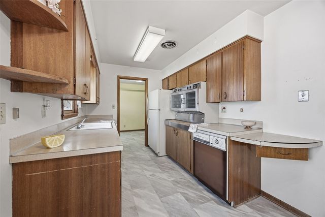 3422 Dennis Drive NW, Cedar Rapids, IA 52405