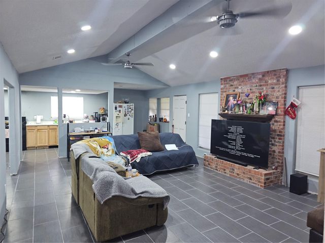909 Lilac Street, La Marque, TX 77568