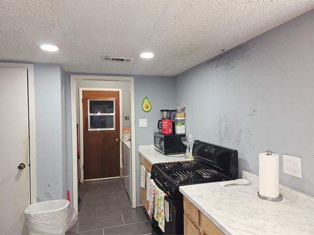 909 Lilac Street, La Marque, TX 77568