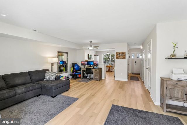 206 DOUGLAS CT, West Deptford, NJ 08086