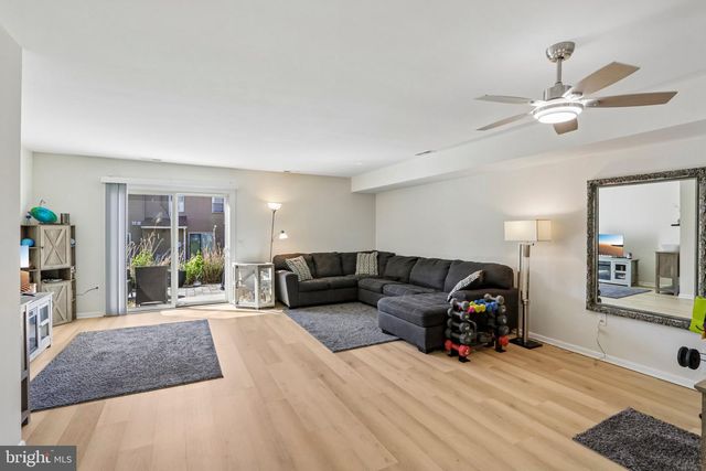 206 DOUGLAS CT, West Deptford, NJ 08086