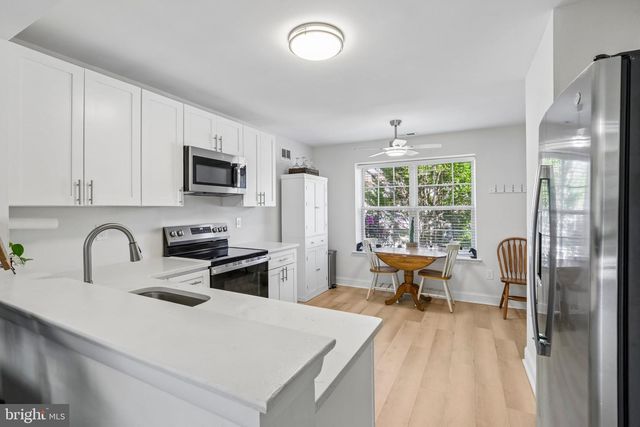 206 DOUGLAS CT, West Deptford, NJ 08086