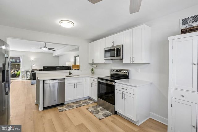 206 DOUGLAS CT, West Deptford, NJ 08086
