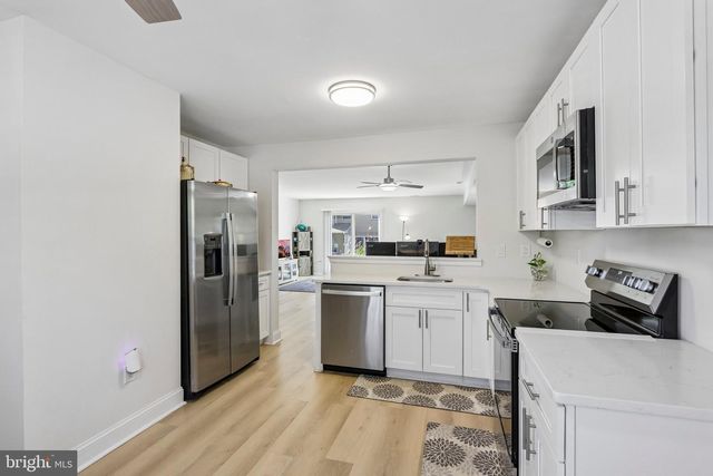 206 DOUGLAS CT, West Deptford, NJ 08086