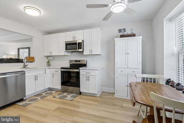 206 DOUGLAS CT, West Deptford, NJ 08086