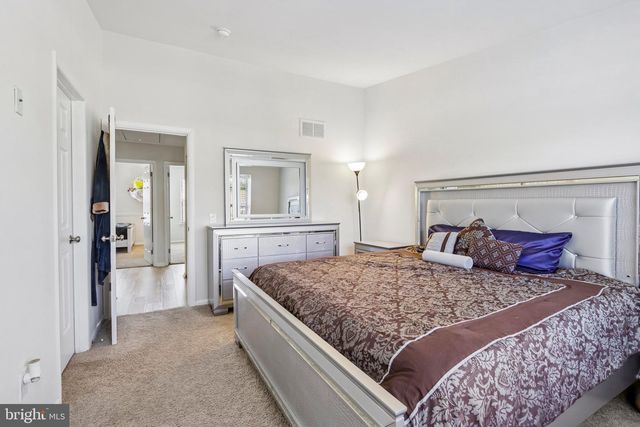 206 DOUGLAS CT, West Deptford, NJ 08086