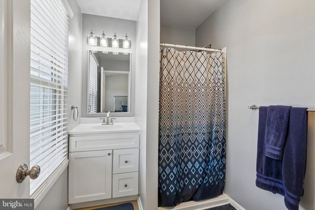 206 DOUGLAS CT, West Deptford, NJ 08086