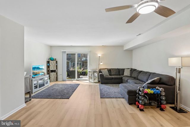 206 DOUGLAS CT, West Deptford, NJ 08086