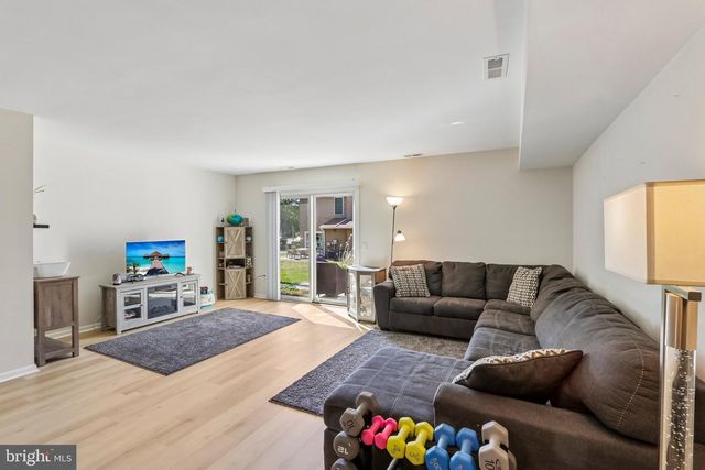 206 DOUGLAS CT, West Deptford, NJ 08086